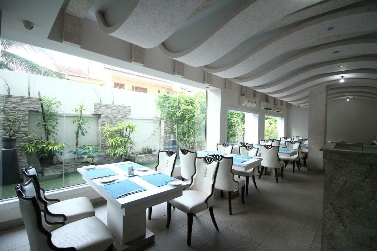 Royal Castle Hotel Negombo Exterior foto
